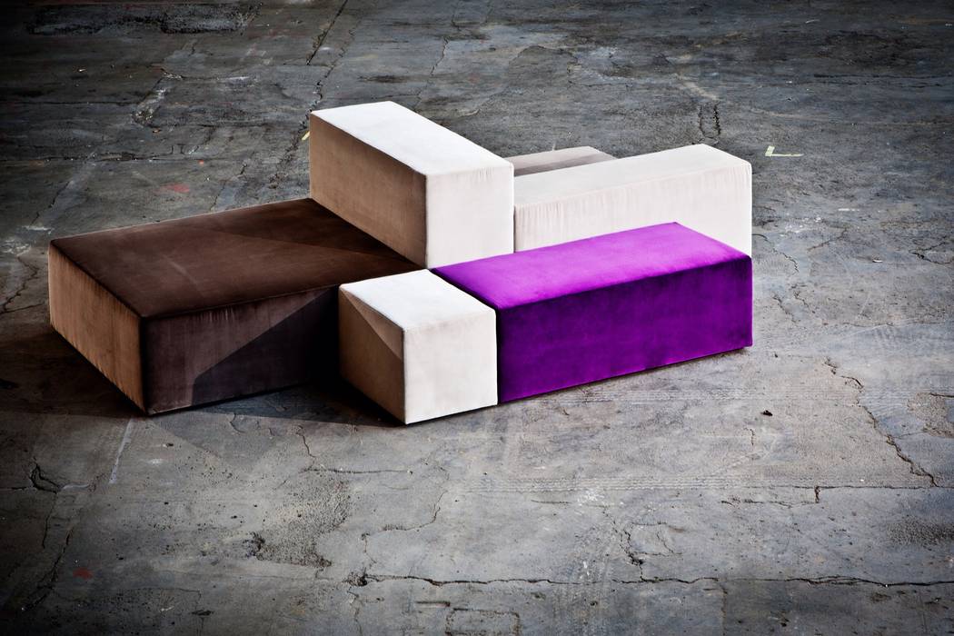 Couch "Varius", BESPOKE GmbH // Interior Design & Production BESPOKE GmbH // Interior Design & Production Salas de estar modernas Bancadas e bandejas
