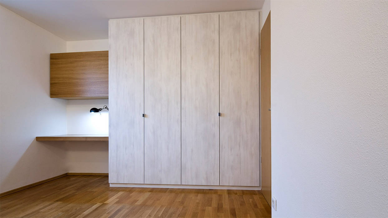 Einbauschrank mit integriertem Schreibtisch, Held Schreinerei Held Schreinerei Dormitorios de estilo moderno Armarios y cómodas