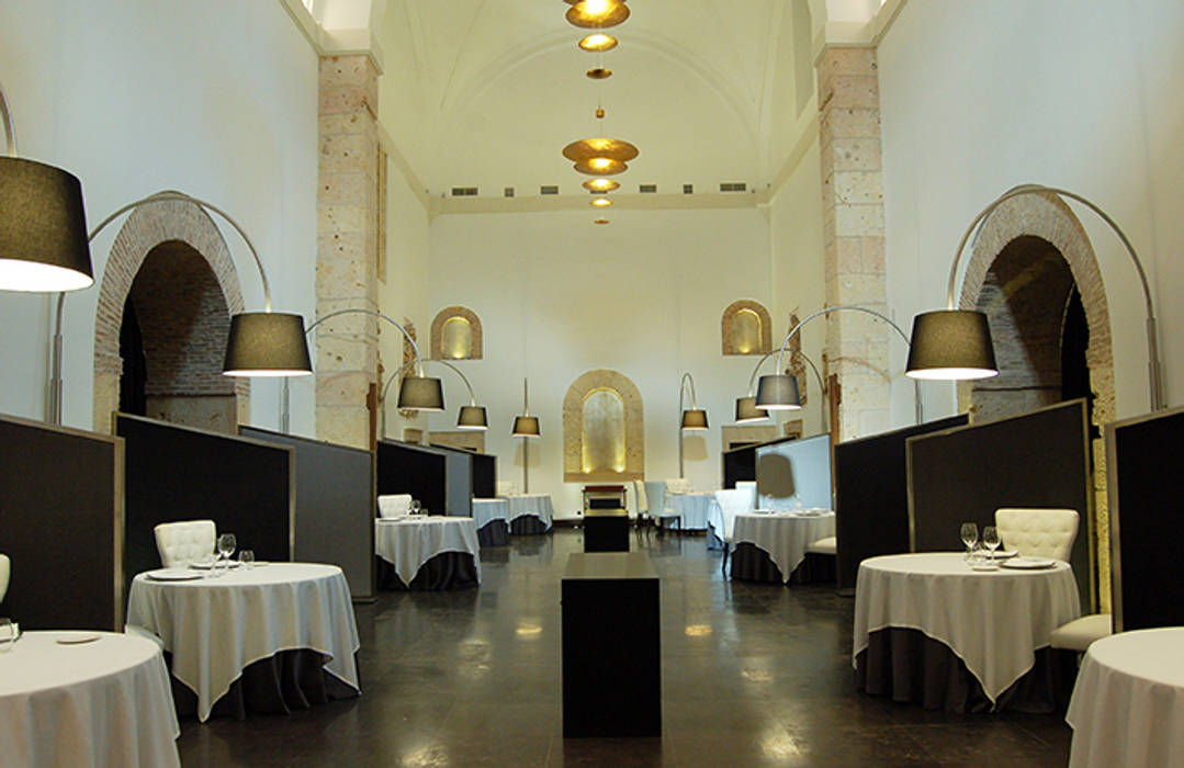 Restaurante Villena en Iglesia de Segovia, FrAncisco SilvÁn CorrAl ArquitecturaDeInterior FrAncisco SilvÁn CorrAl ArquitecturaDeInterior Commercial spaces Gastronomy