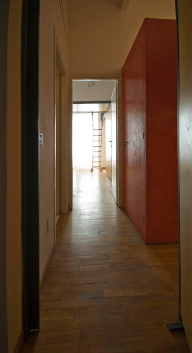 Fotografie di un appartamento privato in Roma, LuVi ph LuVi ph Ingresso, Corridoio & Scale in stile moderno
