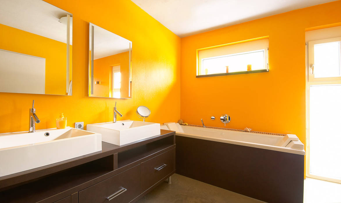 Aussergewöhnliche doppelhaushälfte moderne badezimmer von b2 böhme