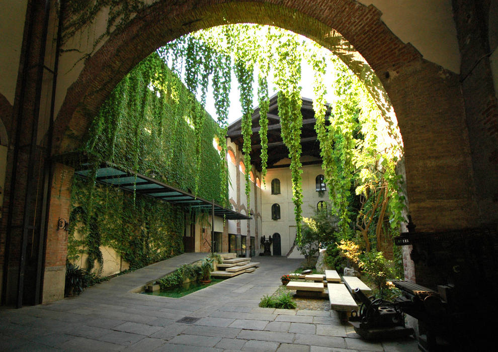 Entrance to SER.MI.G Chapel, Comoglio Architetti Comoglio Architetti حديقة