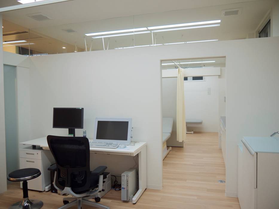 診察室 古津真一 建築設計事務所 モダンデザインの 多目的室