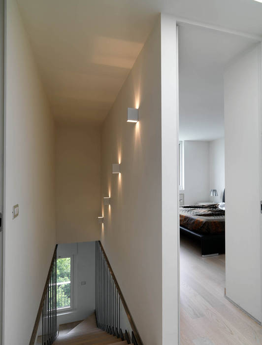 Recupero Sottotetto - Duplex 2, enzoferrara architetti enzoferrara architetti Couloir, entrée, escaliers modernes
