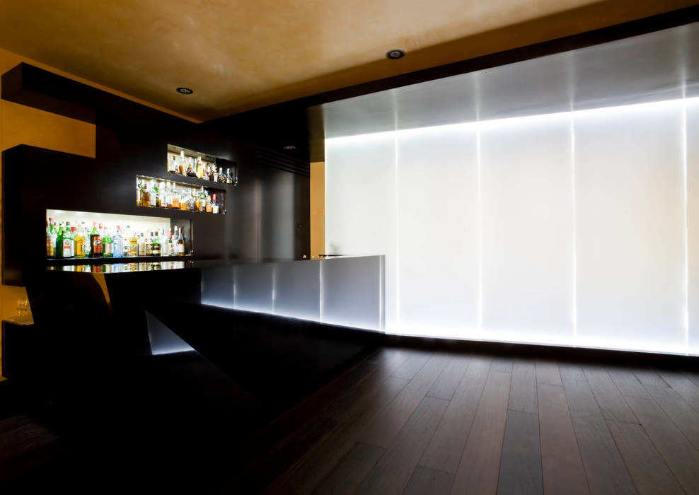 Nuovo bar hotel Plaza, EXiT architetti associati EXiT architetti associati Paredes y pisos de estilo minimalista