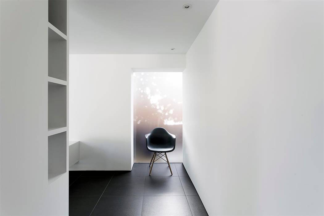 AR Design Studio- The Medic's House, AR Design Studio AR Design Studio Modern corridor, hallway & stairs