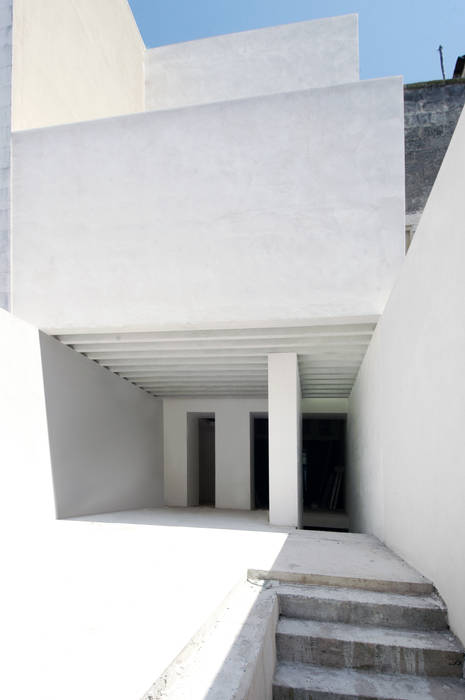 Patio homify Case in stile mediterraneo patio,outdoor,bianco,white,esterno,modernarchitecture,architetturamoderna,southernarchitecture