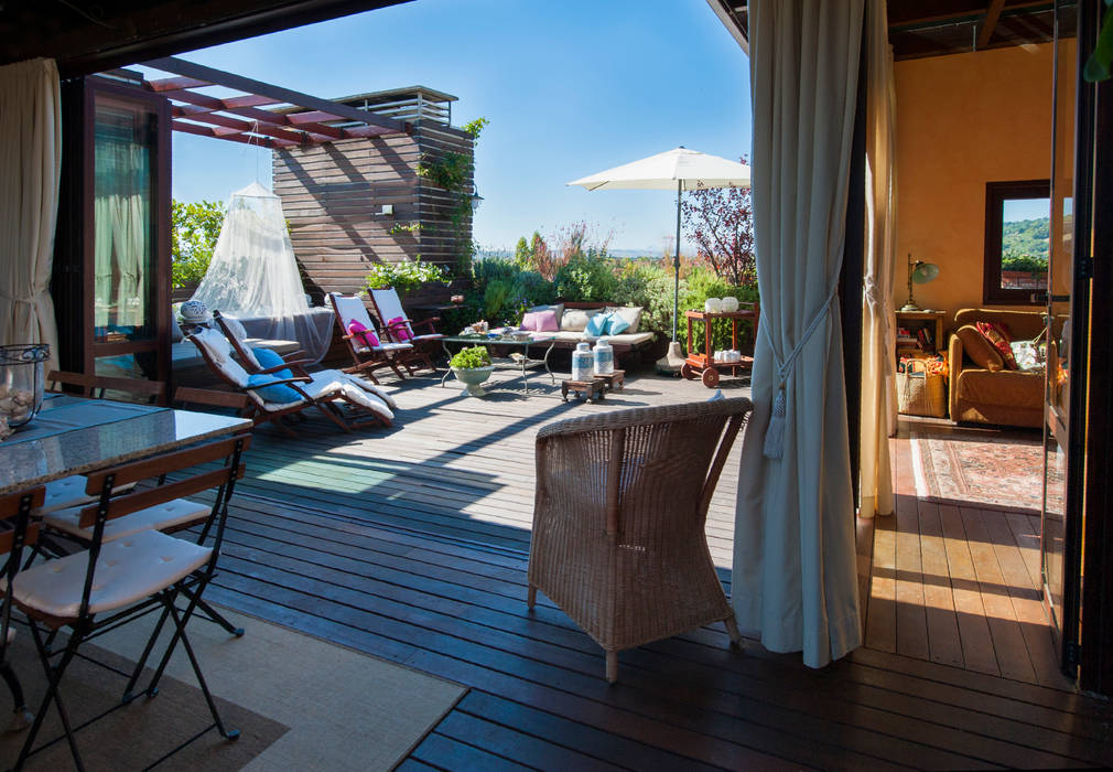 Una terrazza tutta da vivere, Studio Architettura del Paesaggio Giardini Giordani di Luigina Giordani Studio Architettura del Paesaggio Giardini Giordani di Luigina Giordani 평지붕