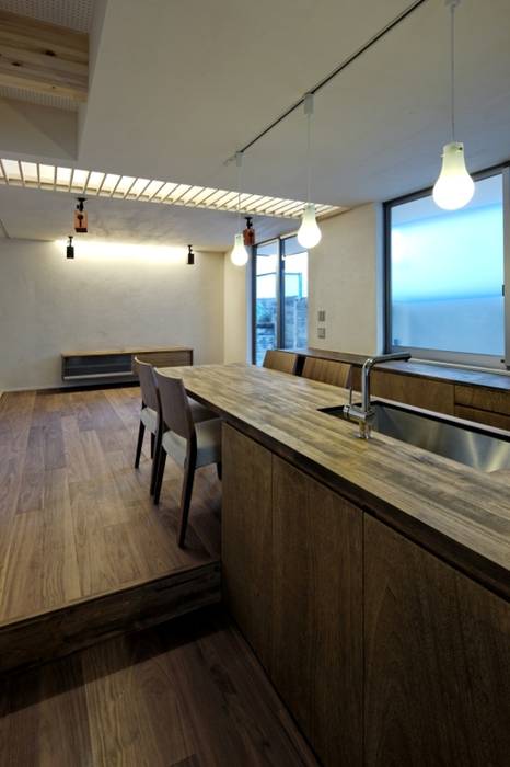 ヤネウラウラ, eu建築設計 eu建築設計 Eclectic style dining room