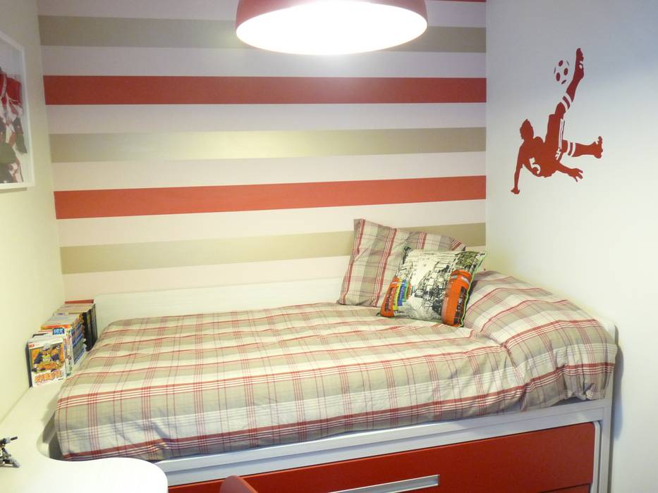 Una habitación juvenil para un joven gran seguidor del Athletic de Bilbao, Dec&You Dec&You Dormitorios infantiles de estilo moderno
