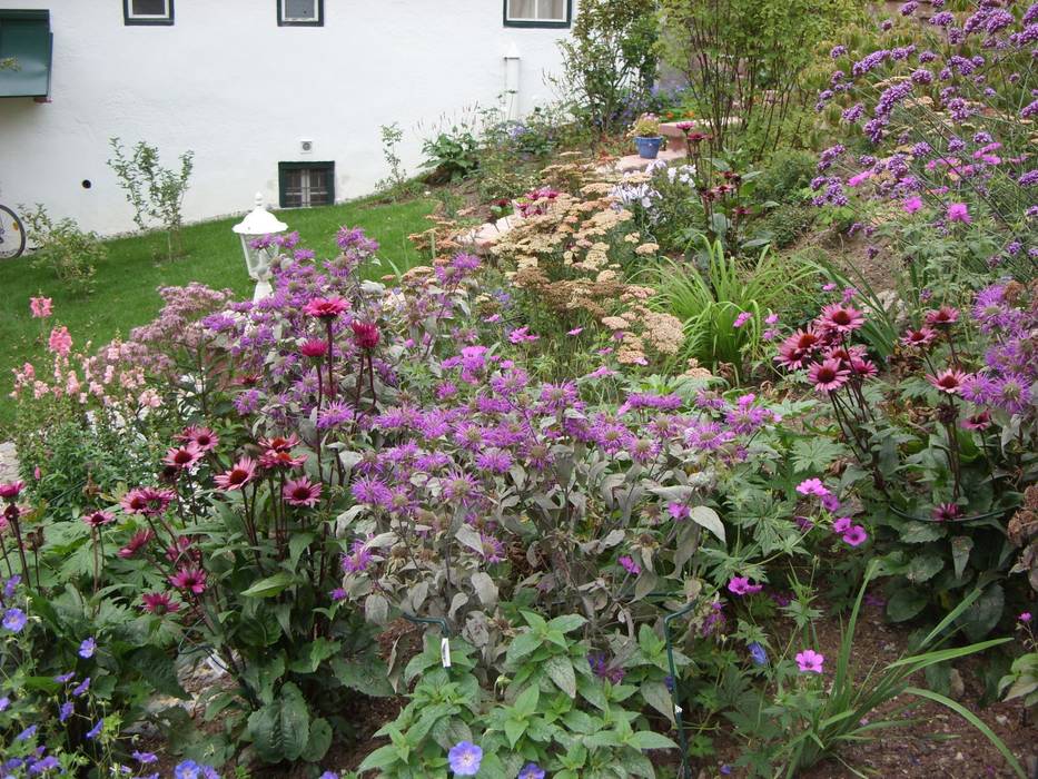 Hausgarten in Aflenz-Kurort, Steiermark, KAISER + KAISER - Visionen für Freiräume GbR KAISER + KAISER - Visionen für Freiräume GbR Classic style garden