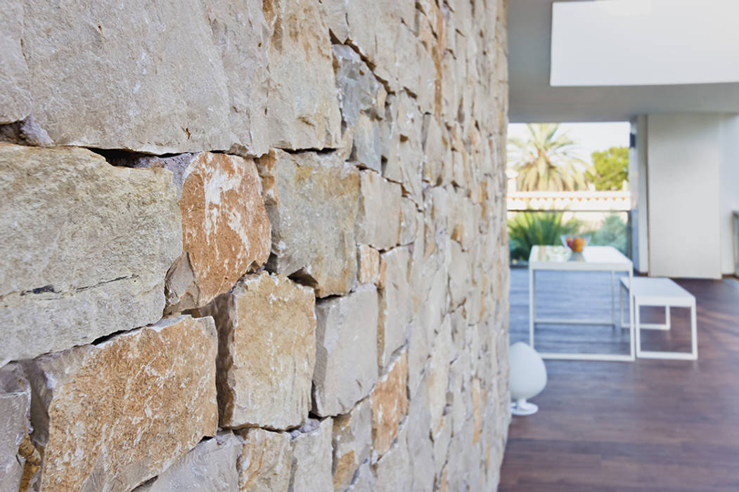 Muro Exterior De Piedra Natural Casa Gerard Chiralt Arquitectos Paredes Y Suelos De Estilo Rustico De Chiralt Arquitectos Rustico Homify