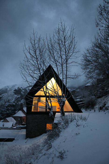 Pyrenees, Cadaval & Solà-Morales Cadaval & Solà-Morales Casas de estilo moderno