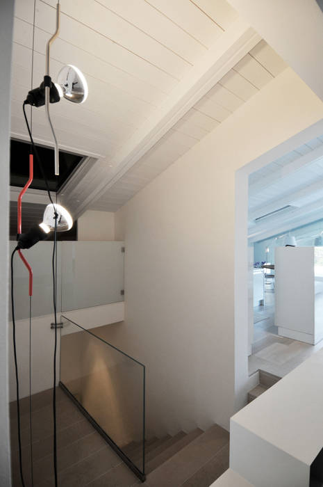 Interior design - White Loft Treviso Italy IMAGO DESIGN Ingresso, Corridoio & Scale in stile minimalista