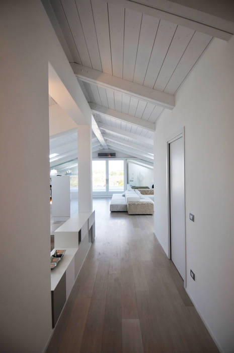 Interior design - White Loft - Treviso Italy, IMAGO DESIGN IMAGO DESIGN ミニマルデザインの リビング