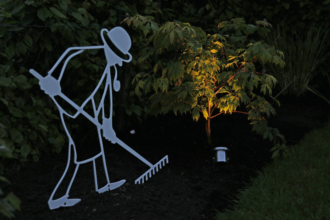 Emotionale Gartenbeleuchtung für 365 Tage Gartenerlebnis, Oswald Gärten Oswald Gärten Giardino eclettico Illuminazione