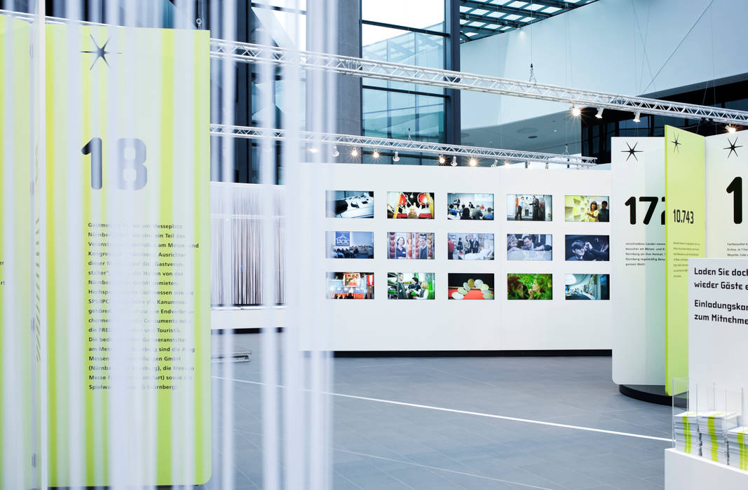 Messestand Marius Schreyer Design Moderner Multimedia-Raum Automobildesign,Gebäude,Bodenbelag,Fassade,Glas,Maschine,Werbung,Decke,Verkauf,Entwurf