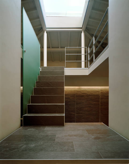 Studio Mimesi62, G. Giusto - A. Maggini - D. Pagnano G. Giusto - A. Maggini - D. Pagnano Modern corridor, hallway & stairs