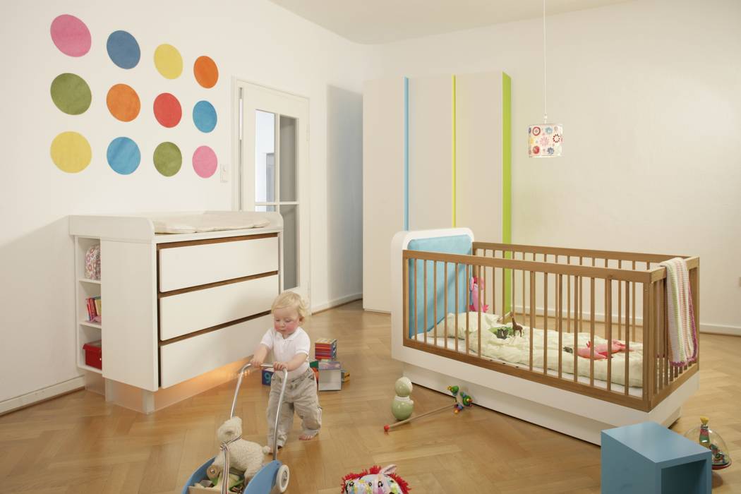Designkinderbett Elsa "Made by Tricform", ​tricform ​tricform Dormitorios infantiles modernos: Placares y cómodas