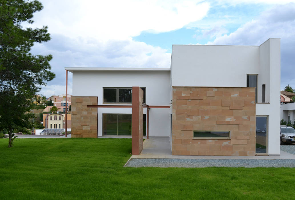 M. House, G. Giusto - A. Maggini - D. Pagnano G. Giusto - A. Maggini - D. Pagnano Modern Houses