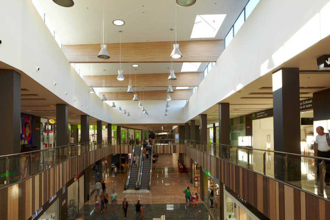 La Jonquera Shopping Centre , Octavio Mestre Arquitectos Octavio Mestre Arquitectos Espacios comerciales