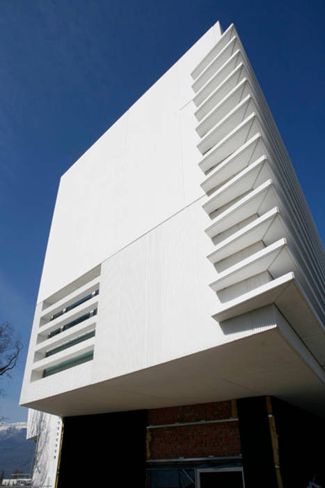 Edificio de Oficinas para el CERN, Octavio Mestre Arquitectos Octavio Mestre Arquitectos Espacios comerciales Oficinas y Tiendas