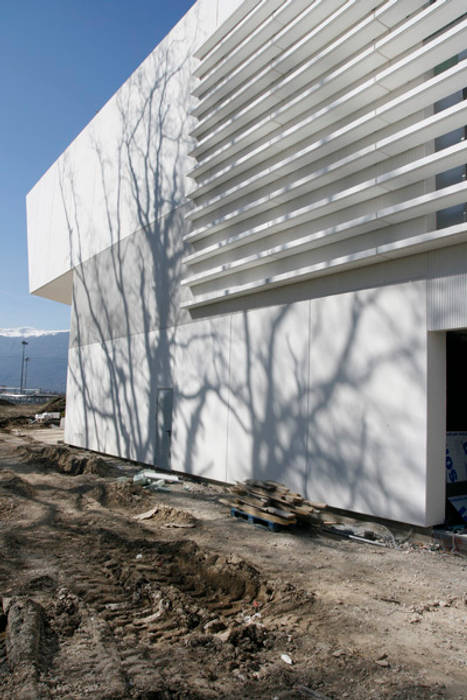 Edificio de Oficinas para el CERN, Octavio Mestre Arquitectos Octavio Mestre Arquitectos Espacios comerciales Oficinas y Tiendas