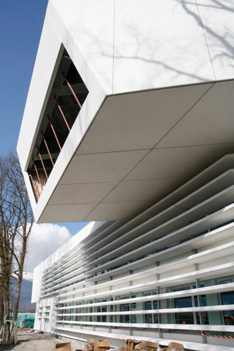 Offices at CERN, Octavio Mestre Arquitectos Octavio Mestre Arquitectos Espacios comerciales Oficinas y Tiendas