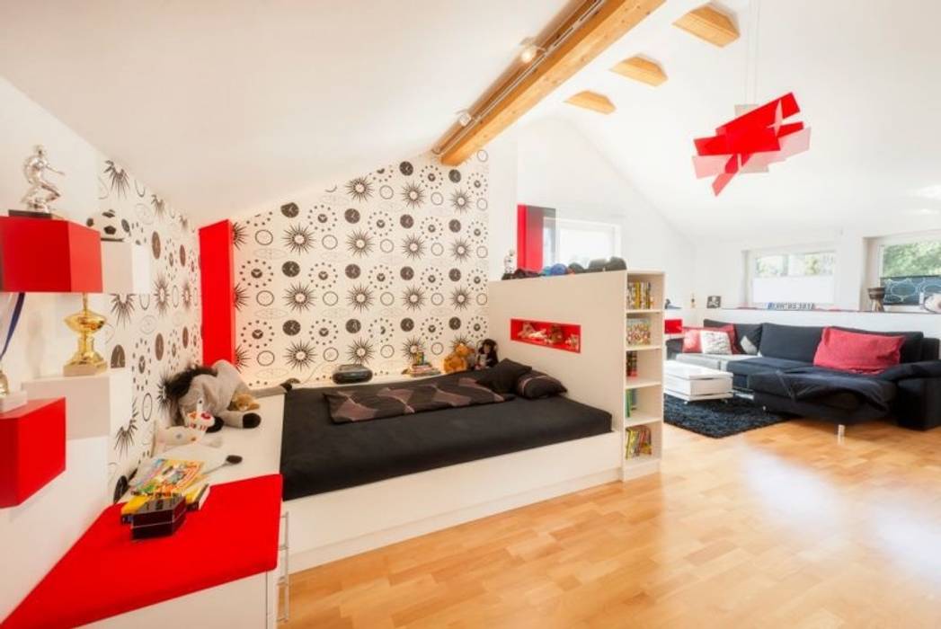 Jugendzimmer in FCN-Farben , tRÄUME - Ideen Raum geben tRÄUME - Ideen Raum geben Moderne Kinderzimmer Eigentum,Couch,Kompfort,Bilderrahmen,Holz,Orange,Wohnzimmer,Innenarchitektur,Die Architektur,Boden