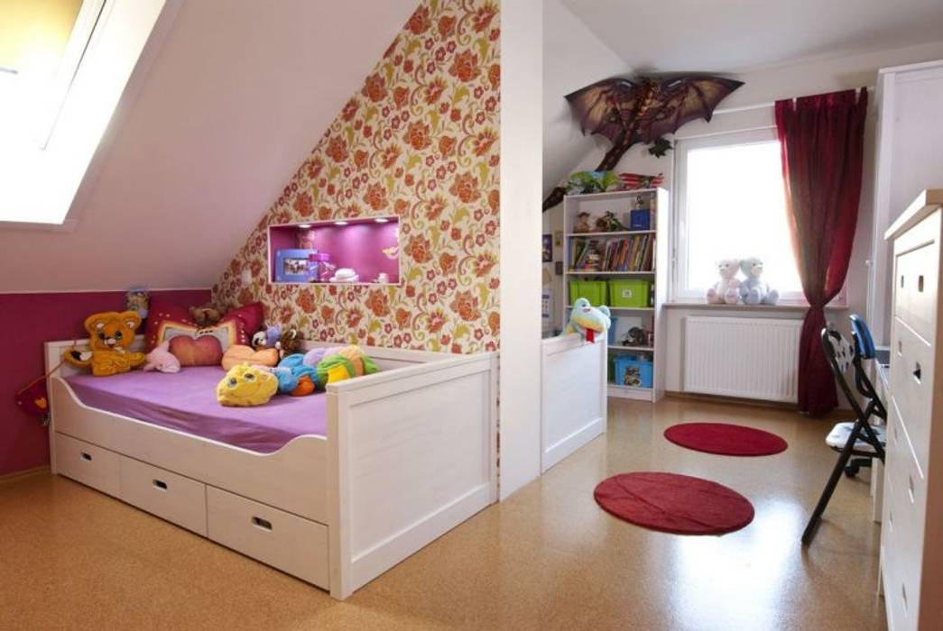 Kinderzimmer für zwei Geschwister , tRÄUME - Ideen Raum geben tRÄUME - Ideen Raum geben Klassische Kinderzimmer Kompfort,Textil,Lila,Die Architektur,Dekoration,Wohnzimmer,Boden,Bodenbelag,Holz,Haus