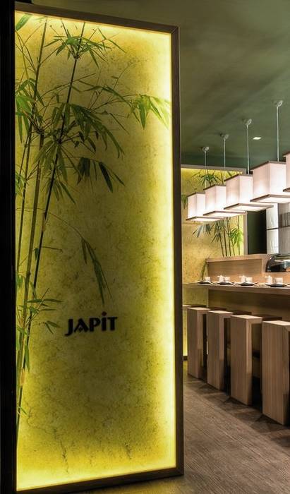 JAPIT - Sushi Bar, Ernesto Fusco Interior Designer Ernesto Fusco Interior Designer Espacios comerciales Madera Acabado en madera Tiendas y espacios comerciales