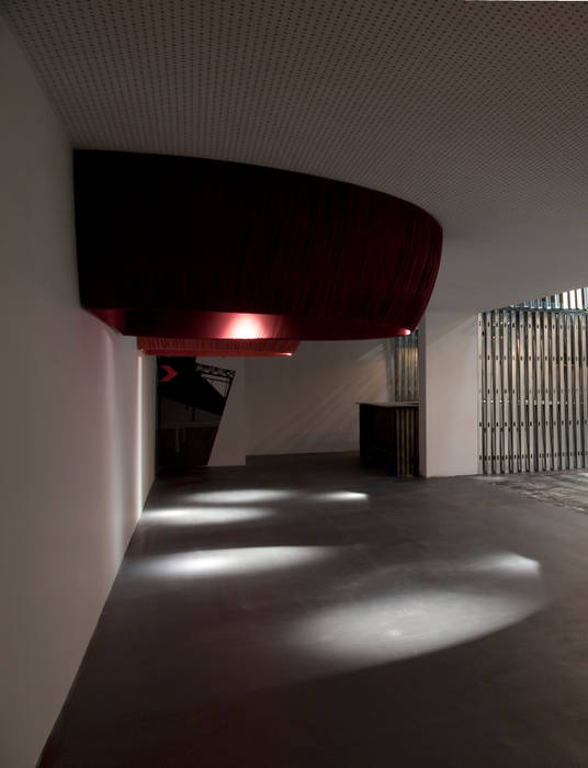 Lámpara Q:NØ ARQ Q:NØ Arquitectos Salones de estilo moderno Iluminación