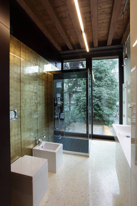 Bagno nel primo piano dell'ala nuova. Cumo Mori Roversi Architetti Bagno moderno