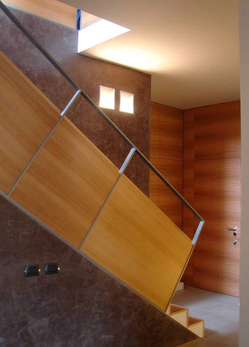 Interno casa M, Nibionno (2009), sergio fumagalli architetto sergio fumagalli architetto Ingresso, Corridoio & Scale in stile moderno