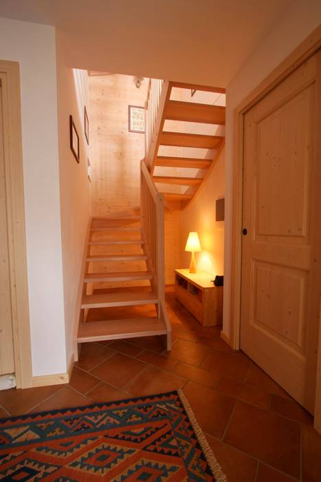 Casa Pinè, Cubisoft Cubisoft Rustic style corridor, hallway & stairs