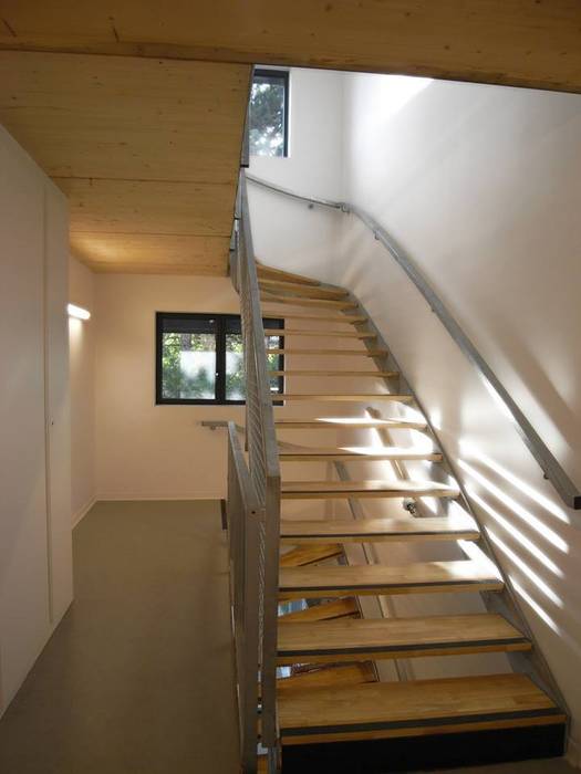 19 logements BBC bois massif Clichy 03, Allegre + Bonandrini architectes DPLG Allegre + Bonandrini architectes DPLG Couloir, entrée, escaliers modernes