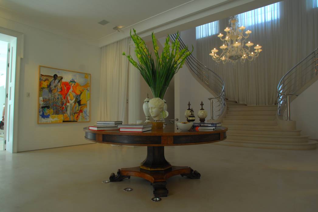 Villa in Tel Aviv, Scultura & Design S.r.l. Scultura & Design S.r.l. Ausgefallener Flur, Diele & Treppenhaus