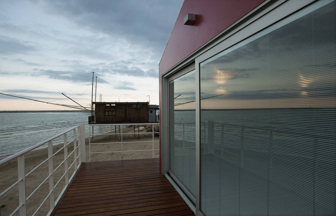 A room over the sea - Trabocco, Studio Zero85 Studio Zero85 Case in stile mediterraneo