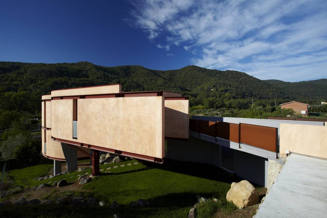 Butterfly house in Besalú, MIAS Architects MIAS Architects Modern houses