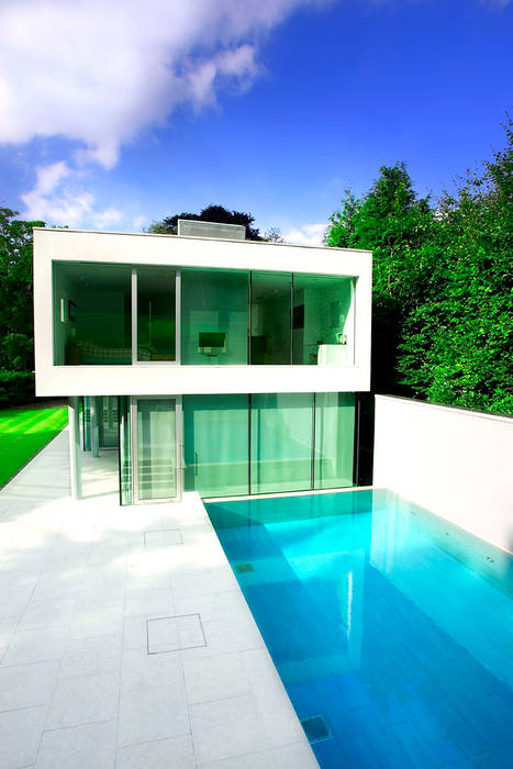 Minimalist Outdoor Pool, London Swimming Pool Company London Swimming Pool Company 現代房屋設計點子、靈感 & 圖片