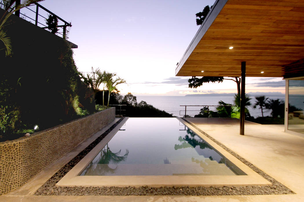 PAVONES SURF LODGE, Filippo Ratini architetti Filippo Ratini architetti Pool