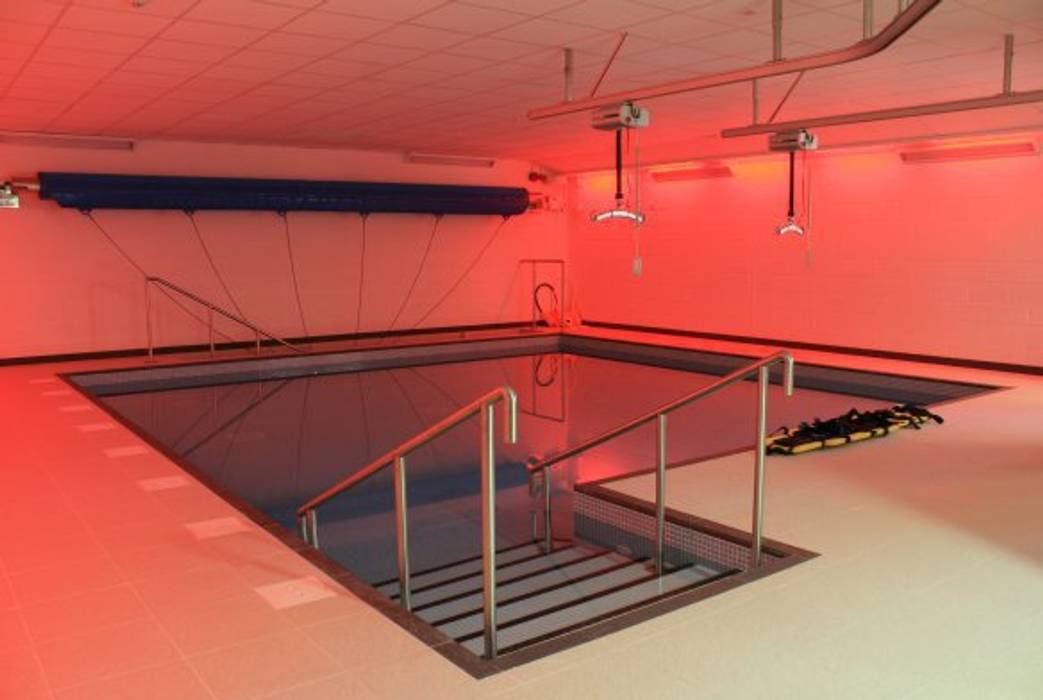 ​Advanced Hydrotherapy School Pool , London Swimming Pool Company London Swimming Pool Company 商业空间 學校