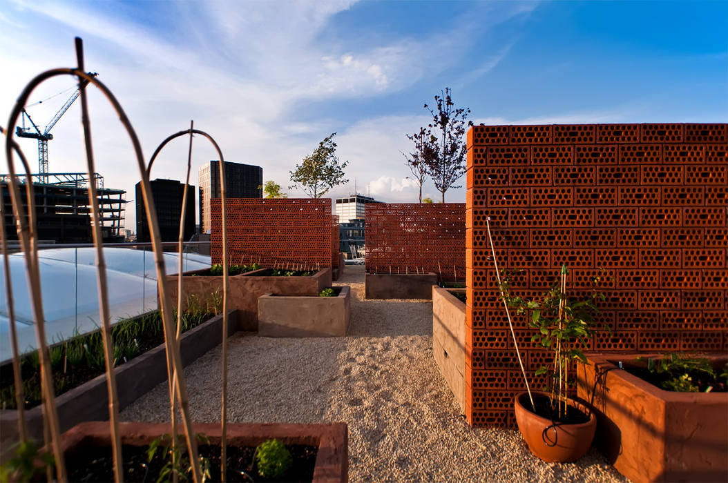 A Stunning Penthouse Terrace Project in London, Urban Roof Gardens Urban Roof Gardens Modern balcony, veranda & terrace