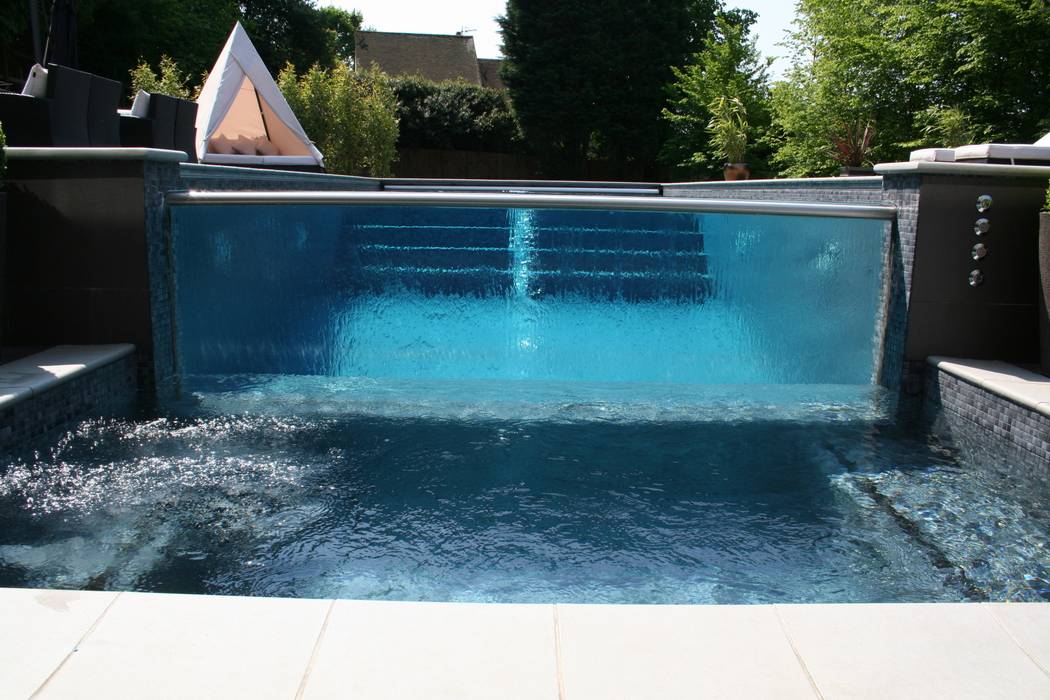 A Fascinating Pool Spa with Glass Wall, Tanby Pools Tanby Pools Modern garden Swim baths & ponds
