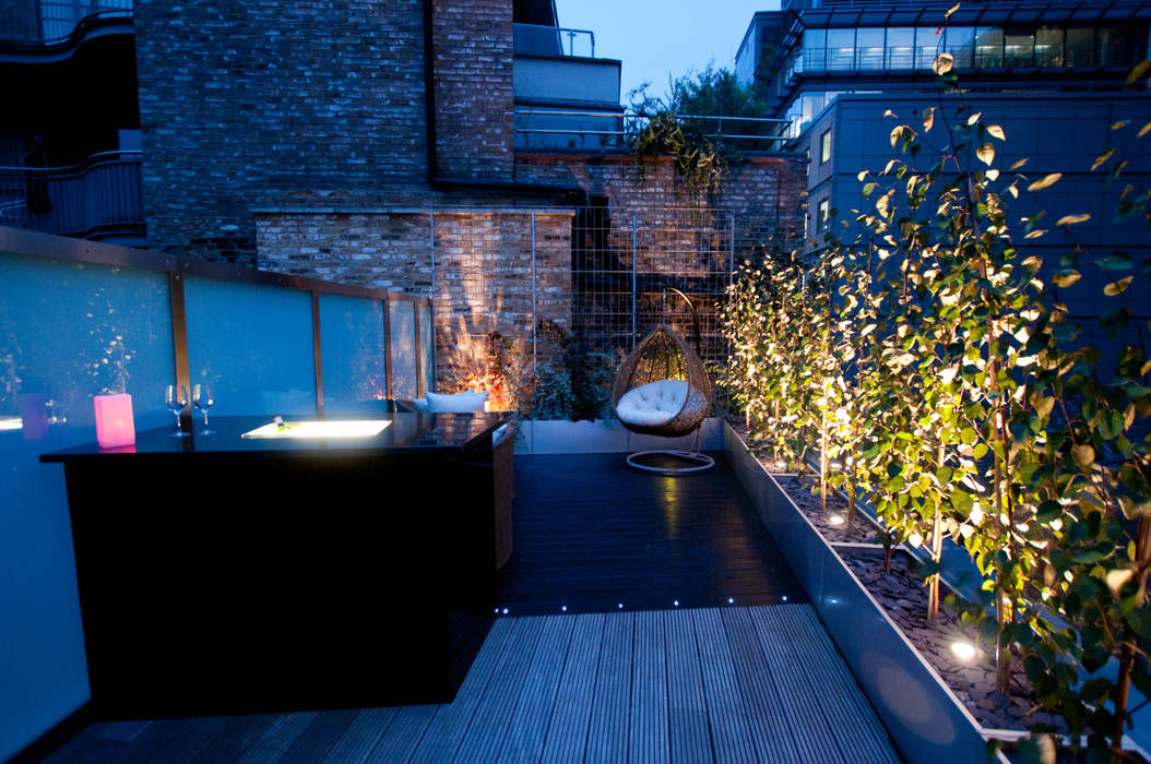 London Bridge, London, Urban Roof Gardens Urban Roof Gardens 모던스타일 발코니, 베란다 & 테라스