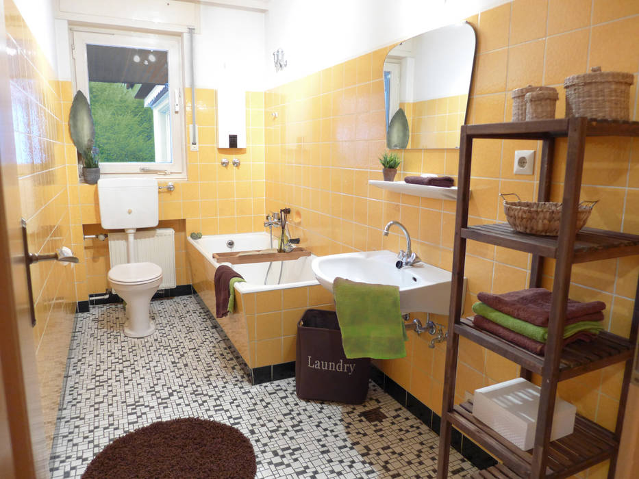 Bungalow in Bottrop, raumessenz homestaging raumessenz homestaging Phòng tắm phong cách kinh điển