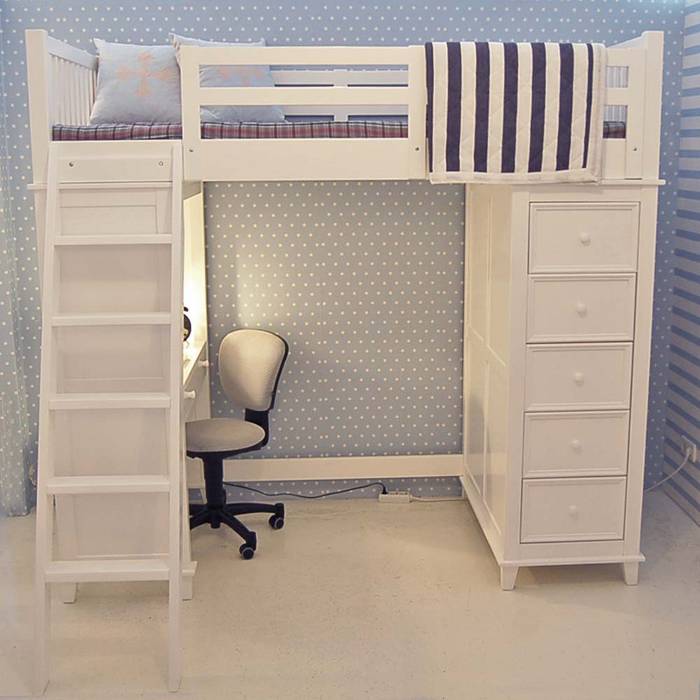 Gemütlicher Schlafplatz und Lernecke zugleich erhalten Sie mit unserem Multifunktions- Hochbett JOCKEY, Dannenfelser Kindermöbel GmbH Dannenfelser Kindermöbel GmbH Scandinavian style nursery/kids room Wardrobes & closets