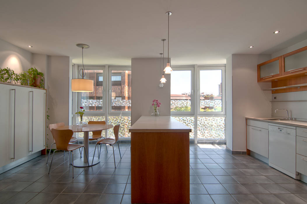 Home Staging de Altura en Arturo Soria, Apersonal Apersonal Moderne keukens