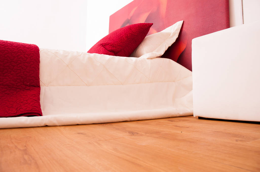Schlafzimmer Rot/Weiss Vorher-Nachher, Luna Homestaging Luna Homestaging Kamar tidur: Ide desain interior, inspirasi & gambar