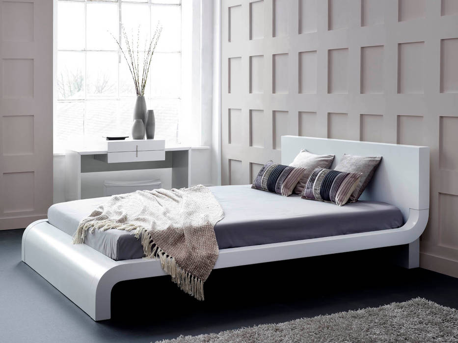 Roma White Bed homify Kamar Tidur Modern Beds & headboards